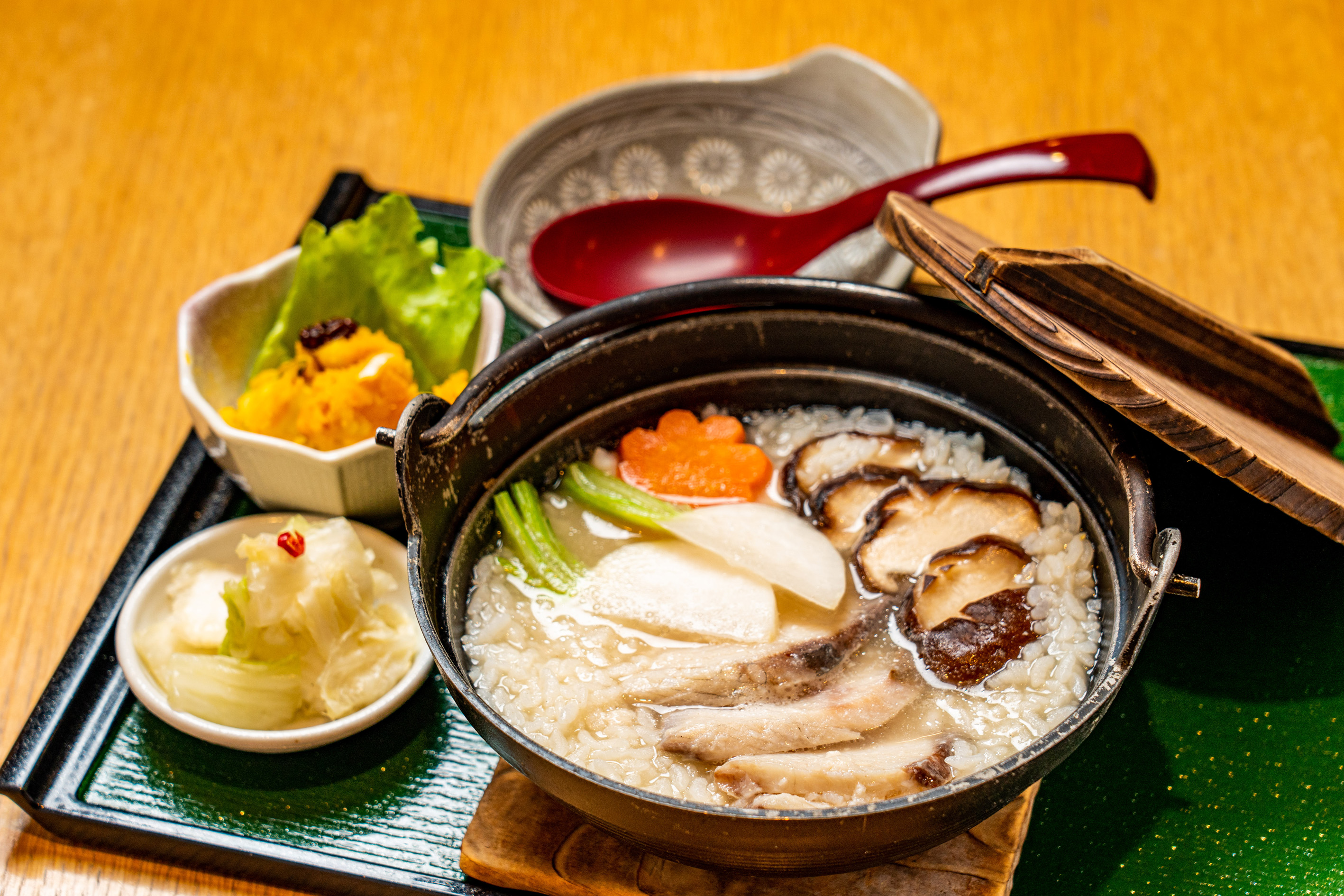 Cold yellowtail rice porridge