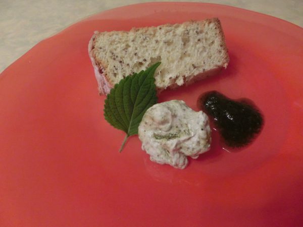 エゴマのシフォンケーキ