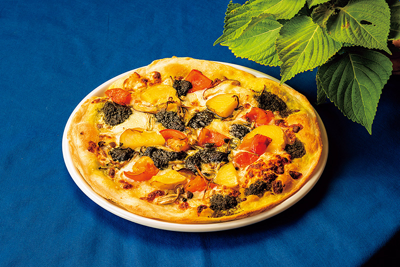 Sesame and vegetable pizza